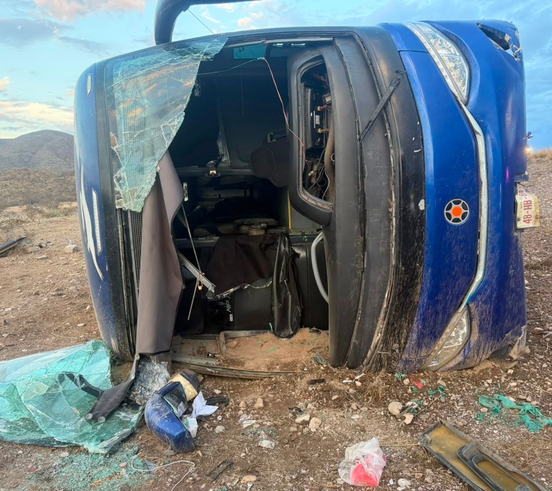 Vuelca Autobús de Pasajeros en Carretera Río Grande-Torreón